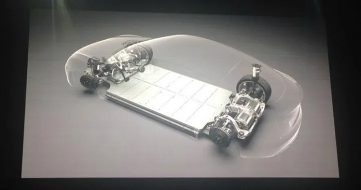 Tesla Model S: ora con trazione integrale e pilota automatico