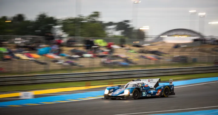 Continua lo spettacolo alla 24 Ore di Le Mans