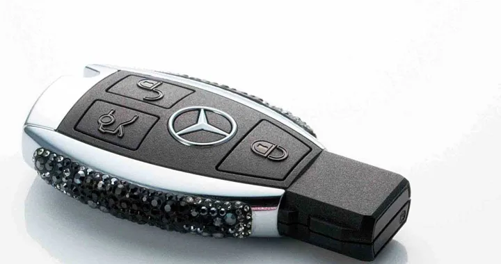 Mercedes presenta la chiave by Swarovski