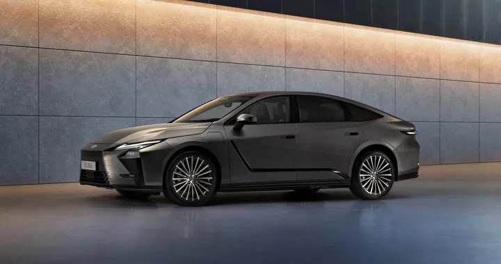 Lexus ES, l'evoluzione della berlina elegante ma sostenibile