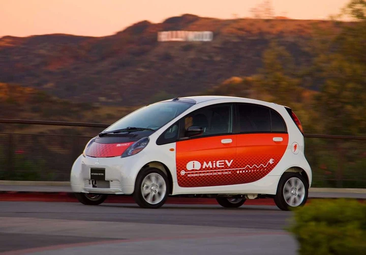 Mitsubishi studia la ricarica senza fili