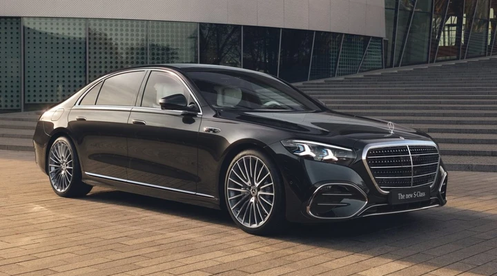 Mercedes Classe S: interni da sogno e fino a 100 km in elettrico