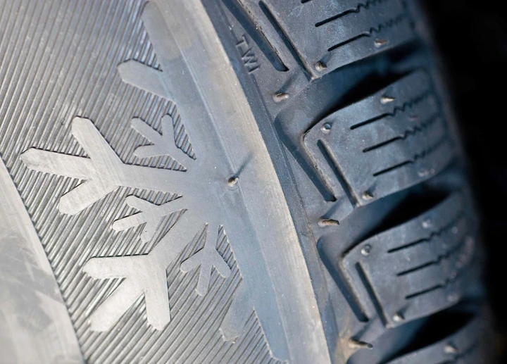 Gomme invernali: si possono usare anche in estate?