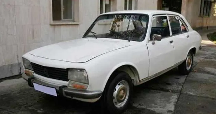 Un milione per la Peugeot 504 di Ahmadinejad