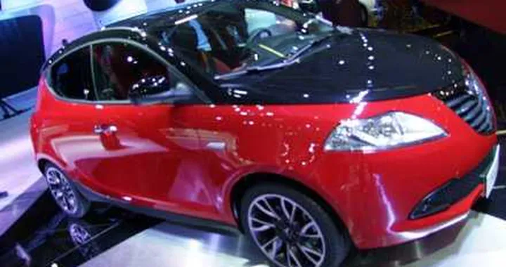 Lancia Ypsilon Black and Red