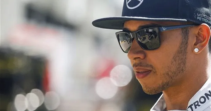 F1: Lewis Hamilton rinnova con la Mercedes