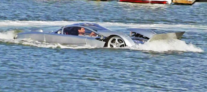 Auto anfibie, le foto più assurde delle quattro ruote da surf
