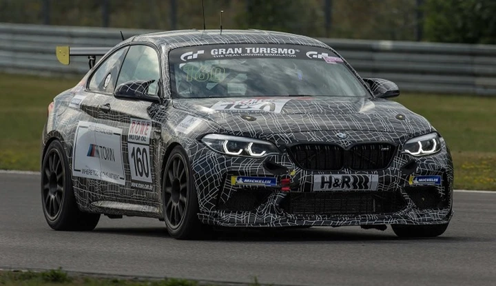 Bmw M2 Competition: test in gara al Nurburgring