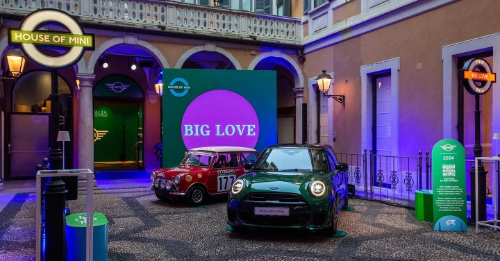Mini festeggia 65 anni di storia con un evento esclusivo in via Montenapoleone a Milano
