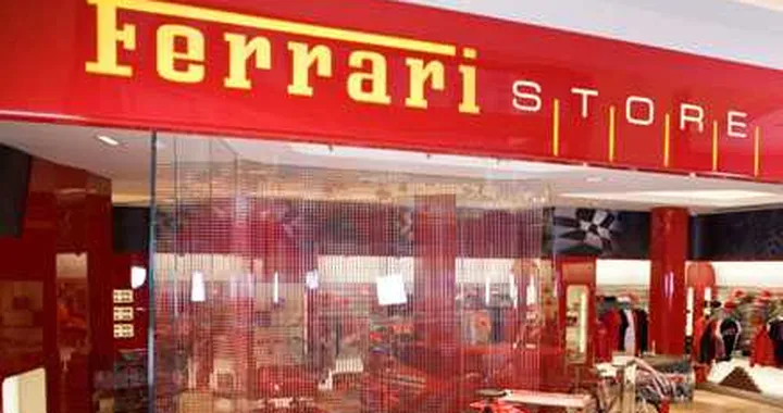 Ferrari apre un nuovo showroom a Singapore