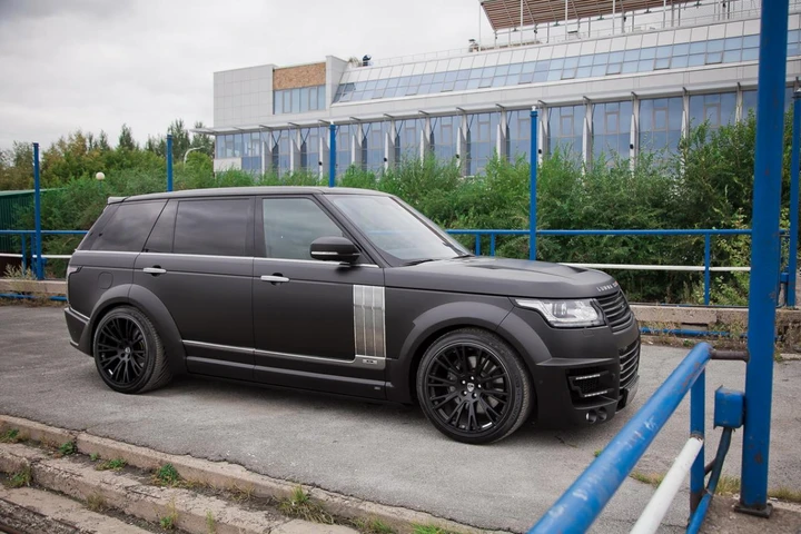 Range Rover LWB by Lumma Design