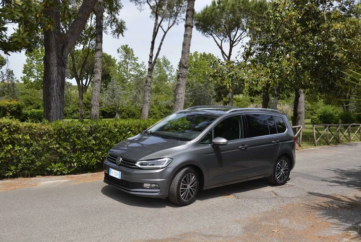 Volkswagen Touran 2.0 TDI Highline: la prova su strada