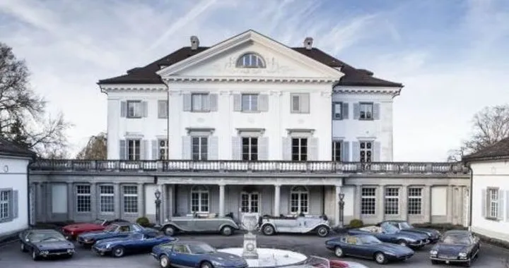 Il castello svizzero con la collezione di auto da 2 milioni di euro