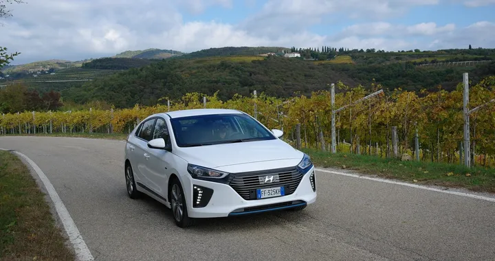 Hyundai Ioniq Hybrid: la prova su strada
