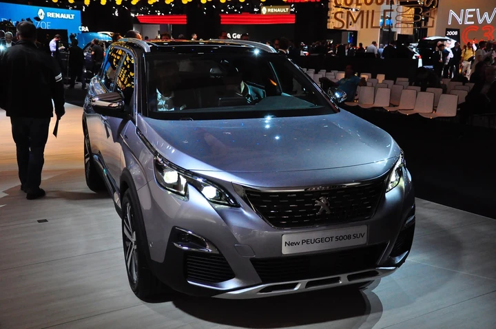 Peugeot 5008 al Salone di Parigi 2016