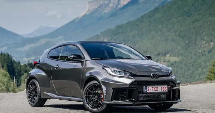 Toyota GR Yaris 2024: più veloce, automatica e con edizioni esclusive