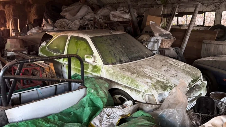 Ford Escort RS Cosworth: due icone dimenticate in un fienile [VIDEO]