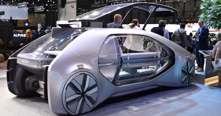 Renault EZ-GO: l'auto robot intelligente per la mobilità futura