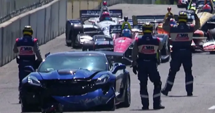 IndyCar, crash per la Corvette ZR1 pace car: ecco il video