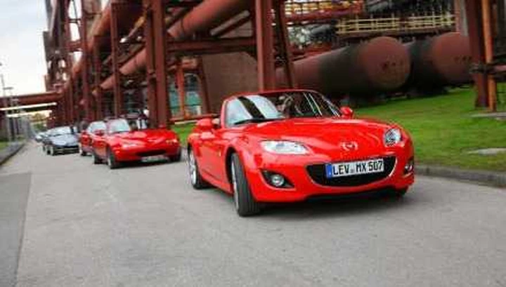 Mazda da record con la MX-5 Parade 2010