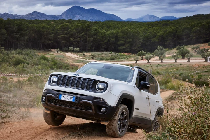 Jeep domina ancora una volta il segmento PHEV in Italia