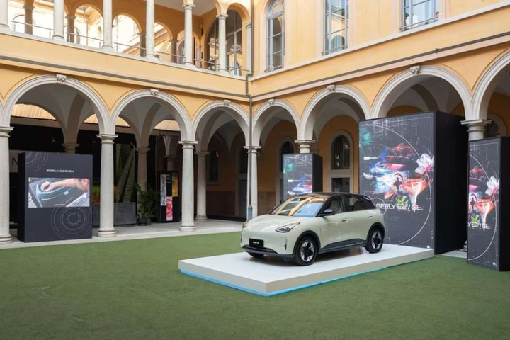 Geely E2 debutta a Milano: nuova city car elettrica al Design Week