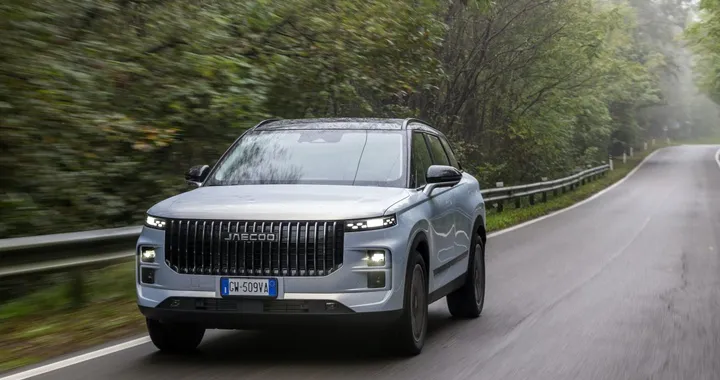 Jaecoo 7: perché conviene l’auto plug-in hybrid