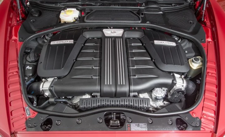 Bentley continuerà a produrre i 12 cilindri