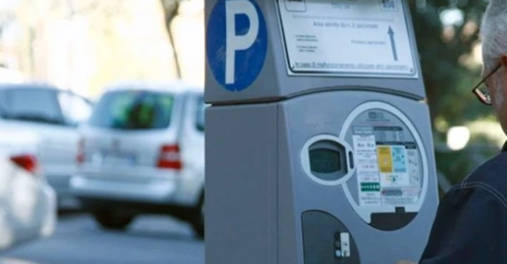 Parchimentro senza bancomat? Sosta gratis