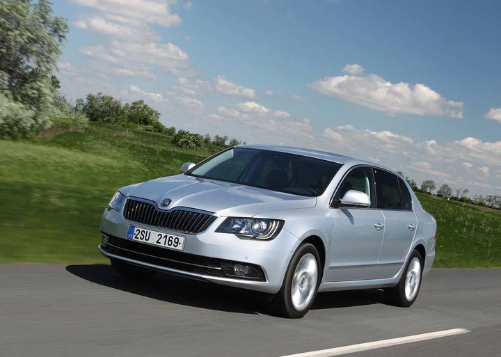 Nuova Skoda Superb: prezzi da 23.860 euro