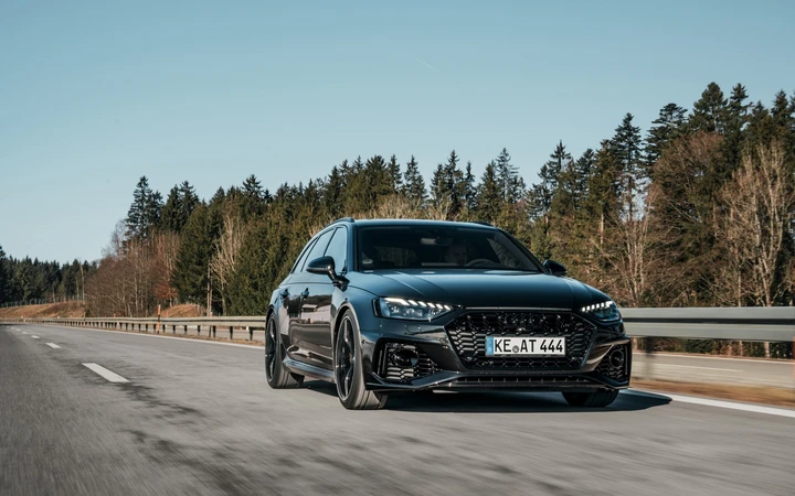 Audi RS4 Avant by ABT: più potenza e aggressività