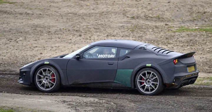 Lotus: foto spia della nuova Esprit