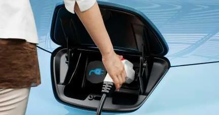 Nissan, impianto di ricarica a casa per Leaf