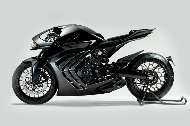 Aston Martin AMB 002: prima moto stradale, solo 300 esemplari