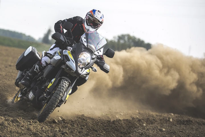 Suzuki V-Strom Academy: nuovi corsi di guida off-road