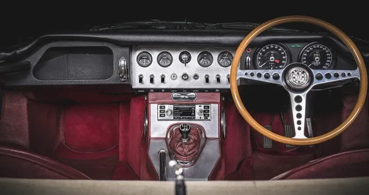 Jaguar Land Rover Classic: l’infotainment diventa vintage
