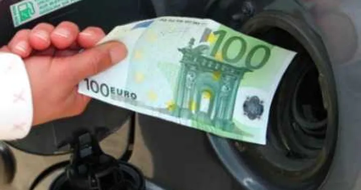Prezzo benzina 2 euro al litro: calano i consumi