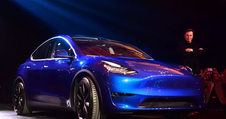 Tesla inizia a sgretolarsi anche a Milano: calo delle immatricolazioni sull'onda delle proteste
