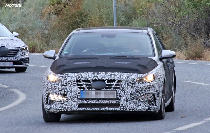 Hyundai i30 Facelift: spiata durante i test su strada