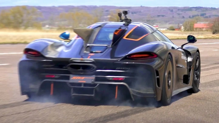 Jesko Absolut: record nella half-mile e primato tra le supercar a combustione