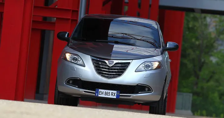 Lancia Ypsilon metano, prezzi da 16.700 euro