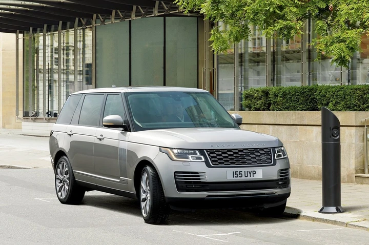 Range Rover 2018: al debutto la ibrida plug-in e la SVAutobiography