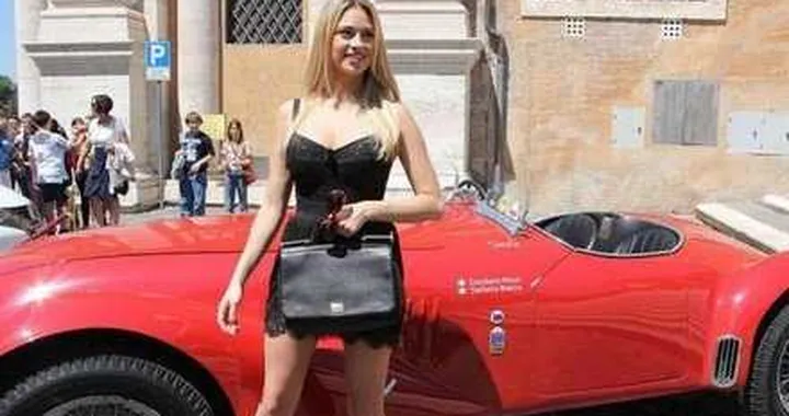 Martina Stella madrina Mille Miglia 2012