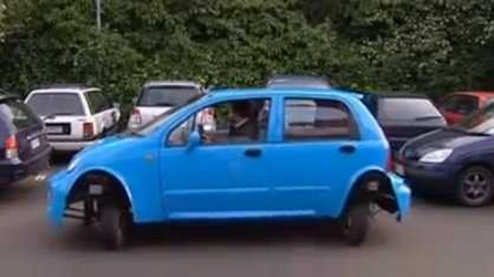 Dalla Cina l’auto che rivoluziona il parcheggio