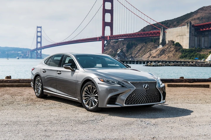 Lexus LS500 MY 2018: immagini ufficiali
