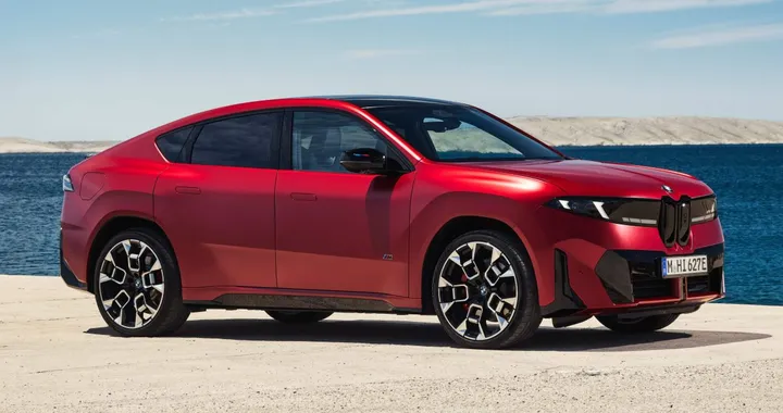 BMW iX4 2027: tre versioni, fino a 612 CV e ricarica a 400 kW