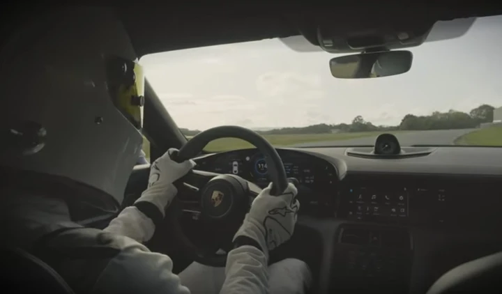 Top Gear: la Porsche Taycan Turbo S più veloce di Veyron e Zonda