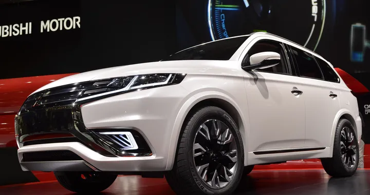 Mitsubishi Outlander PHEV Concept-S, svelata a Parigi