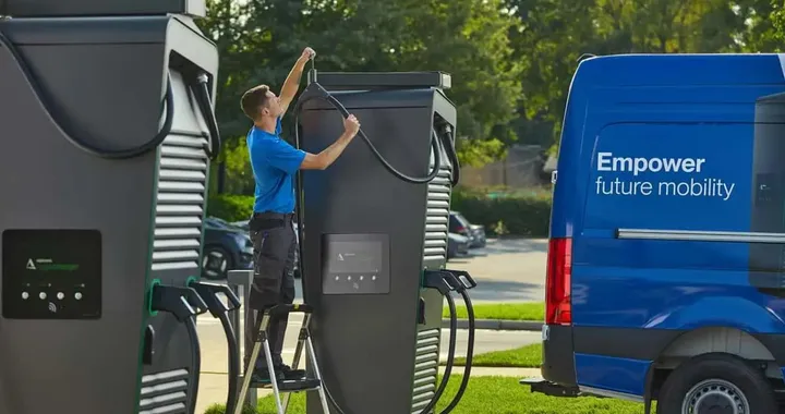 Distributori di carburante, in arrivo 120 milioni per trasformarli in colonnine di ricarica