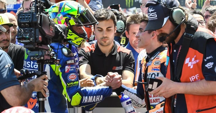 La verità dietro la stretta di mano tra Rossi e Marquez